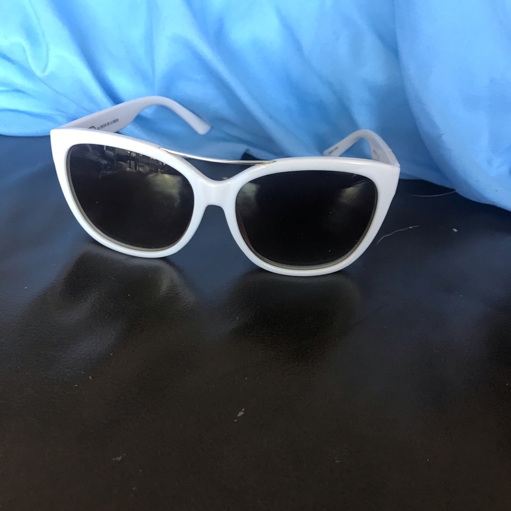 White O by Oscar de la Renta sunglasses